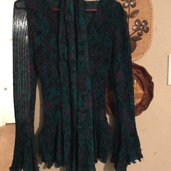 Blouse 👚 - Picture 3 of 4